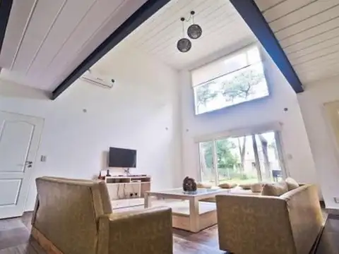 Casa 5 ambientes con 4 baños