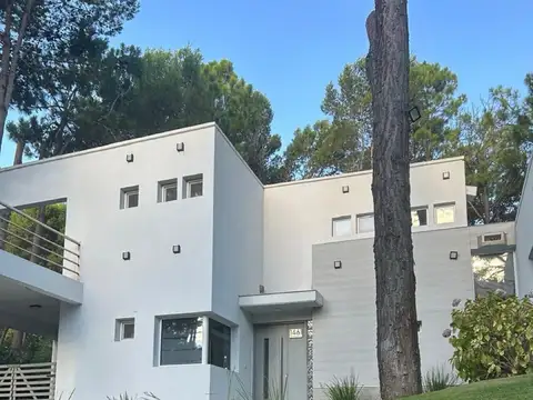 Casa en venta en Pinamar De las musas 1400