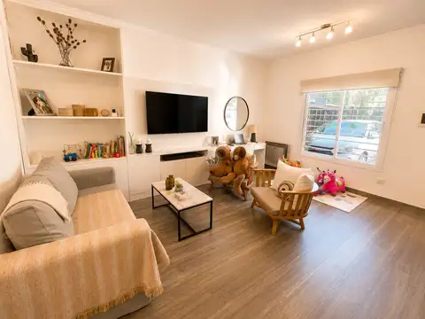 Casa Triplex  en Venta en De Vicenzo Grande, Del Viso, Pilar