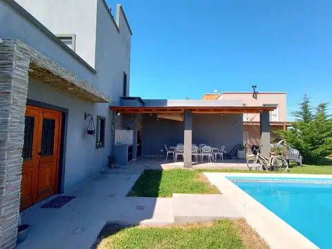 VENTA CASA QUINTA DOMSELAAR SAN VICENTE!!! QUINCHO Y PILETA!