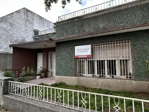 Casa 4 Ambientes + Depto en Venta en Ramos Mejia, GBA Oeste