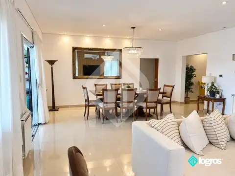 Casa en Venta con 2 cocheras