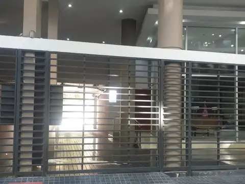 Cochera fija descubierta en planta baja. Estratégica ubicación!!