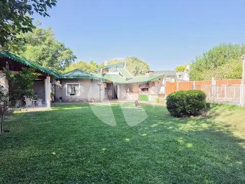 Casa en Venta con 2 cocheras