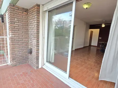 3 Ambientes al frente con balcón