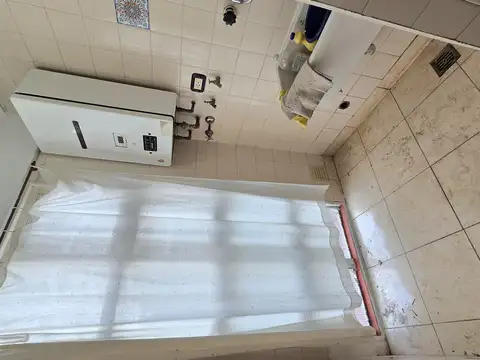 3 Ambientes al frente con balcón