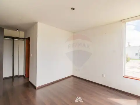 Casa en Alquiler con 1 cochera