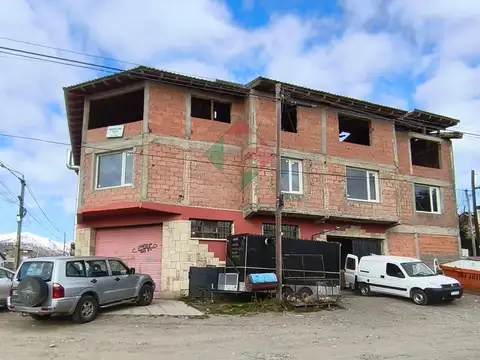 Edificio de departamentos y local comercial, en esquina, a terminar. Oportunidad inversionistas!