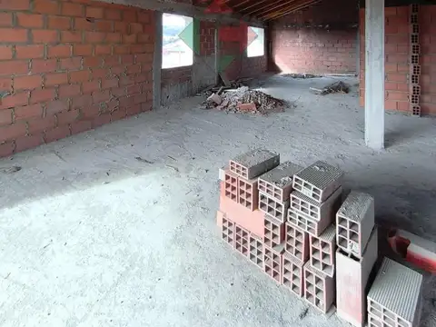 Edificio de departamentos y local comercial, en esquina, a terminar. Oportunidad inversionistas!