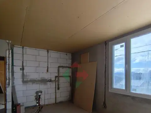 Edificio de departamentos y local comercial, en esquina, a terminar. Oportunidad inversionistas!