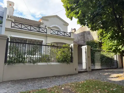 Casa moderna en Alquiler,  Martínez – a pocas cuadras del Colegio Lincoln