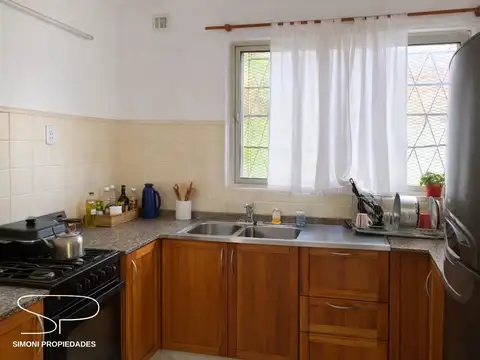 Casa 4 ambientes a refaccionar sobre lote de 8,66 x 37 m