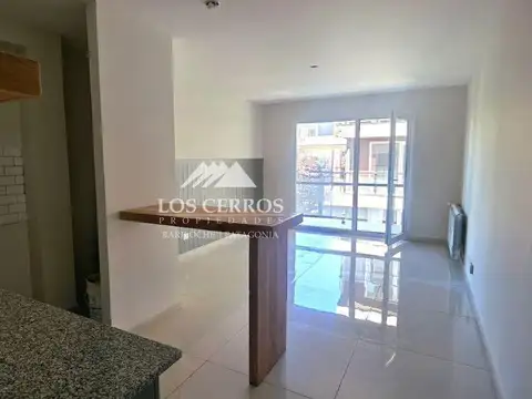 Vice Alte O'Connor 1220. Entre Sarmiento y Rivadavia