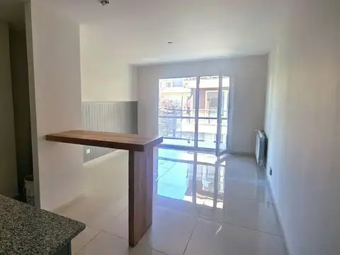 Vice Alte O'Connor 1220. Entre Sarmiento y Rivadavia