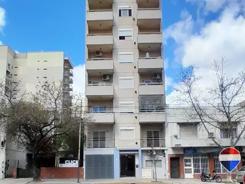 MONOAMBIENTE EN VENTA CON PATIO EN FLORES