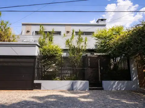 Venta Casa 5 ambientes quincho jardin garage