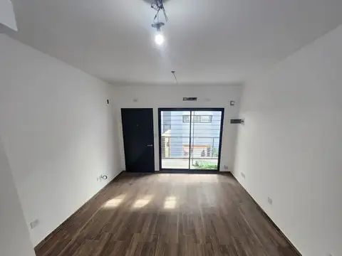 Depto Tipo Casa 3 ambientes con 2 baños