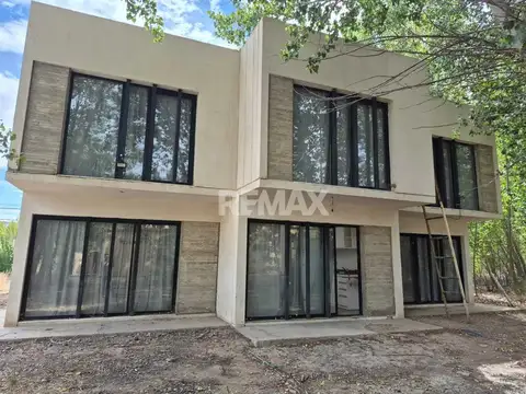 Casa 9 ambientes con 3 baños
