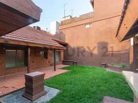 VENTA ACEPTA PERMUTA CASA 4 AMBIENTES CIUDAD JARDIN