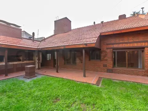 VENTA ACEPTA PERMUTA CASA 4 AMBIENTES CIUDAD JARDIN