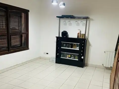 Casa 5 ambientes con 4 baños