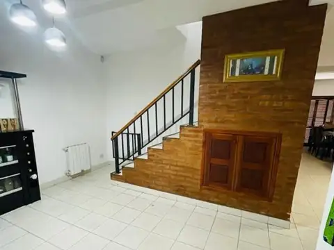 Casa en Venta con 4 cocheras