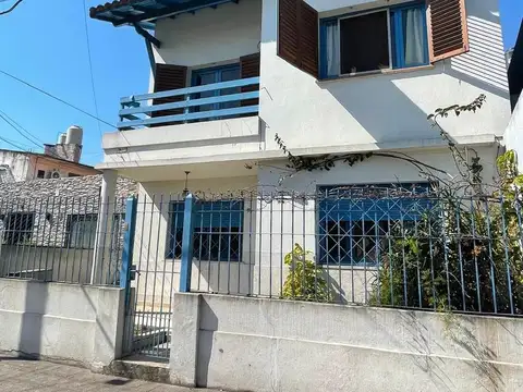 Casa 4 ambientes en venta en Merlo centro