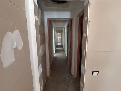 Casa 6 ambientes con 4 baños