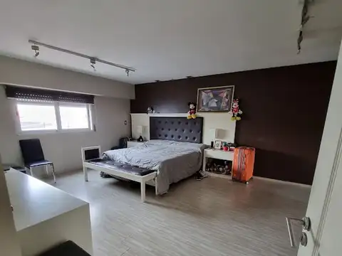 CASA  EN VENTA O PERMUTA 5 AMB CON COCHERA LOMAS