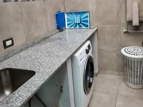 CASA  EN VENTA O PERMUTA 5 AMB CON COCHERA LOMAS