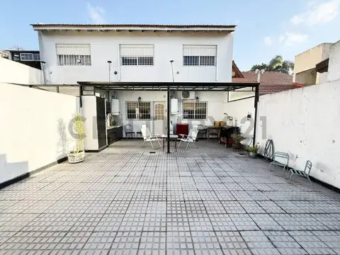 VENTA | PH AMPLIO AL FRENTE | Moron sur | Evalua permuta
