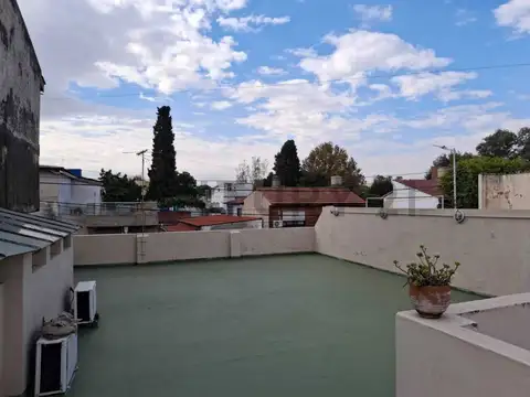 CASA VENTA PIÑEYRO 5 AMBIENTES CON COCHERA Y TERRAZA