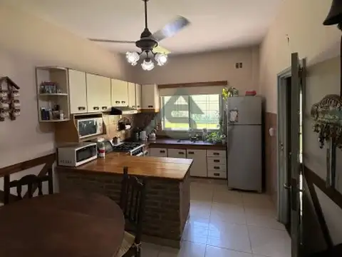 Casa de 5 ambientes en venta en Martínez | Jardín, cochera para 2 autos y excelente calidad con...
