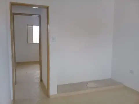 Casa 6 ambientes con 1 baño