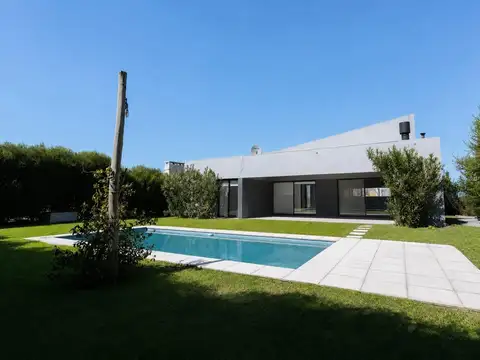 Casa en Venta 4 Ambientes en Barrio Puertos - El Canton