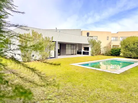 Casa en Venta 4 Ambientes en Barrio Puertos - El Canton