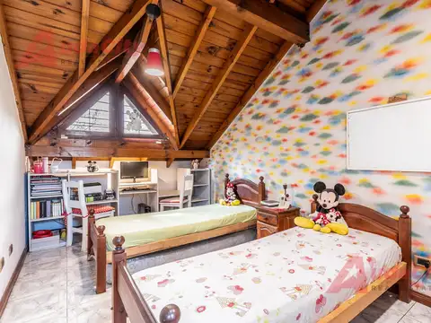 Casa 4 ambientes con 2 baños