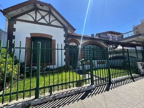 Casa Chalet  en Venta en Caseros, Tres de Febrero, G.B.A. Zona Oeste