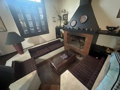 Casa en Venta con 3 cocheras