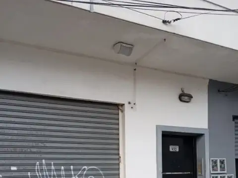 - MONOAMBIENTE AL FRENTE CON BALCON -