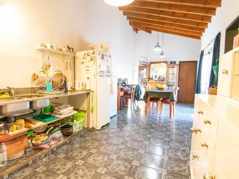 Casa 6 ambientes con 2 baños