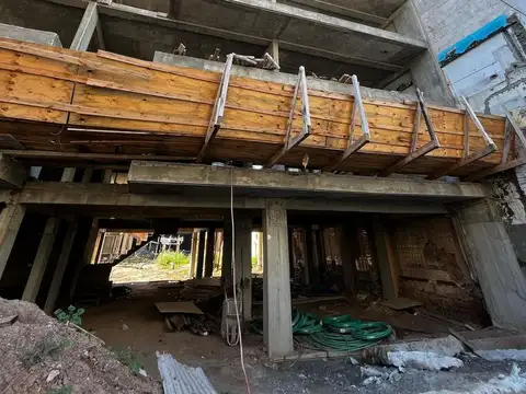 Venta preventa Depto 3 amb suite balcones cochera terraza en pozo centro Moron financiado 50%