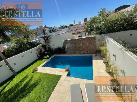 Casa 5 ambientes con 4 baños