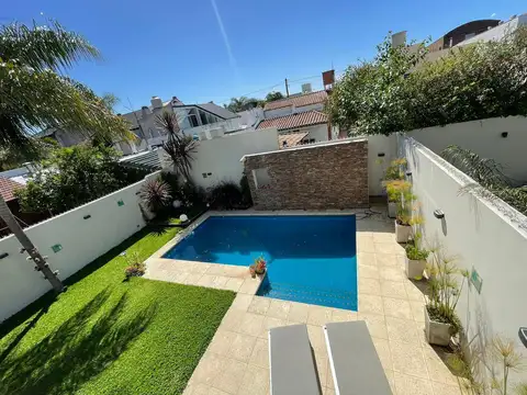 Casa 5 ambientes con 4 baños