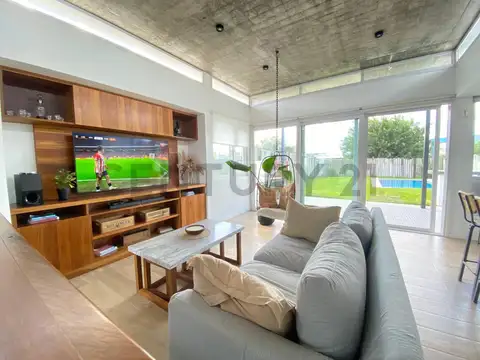 CASA 2 DORMITORIO EN VENTA CALLE 18bis E/ 607 y 608