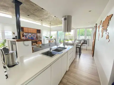CASA 2 DORMITORIO EN VENTA CALLE 18bis E/ 607 y 608