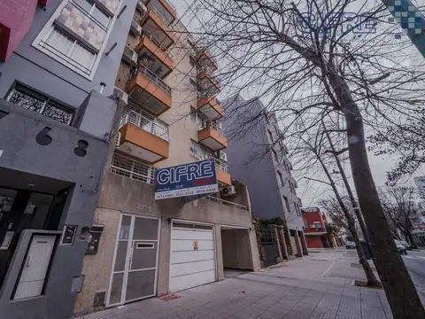Departamento en Villa Devoto 2 ambientes al frente 2 baños, balcón aterrazado y gran patio.