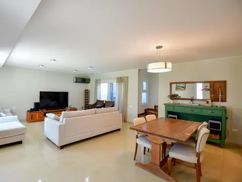 Casa en Venta en Villa Elisa, USD 200.000