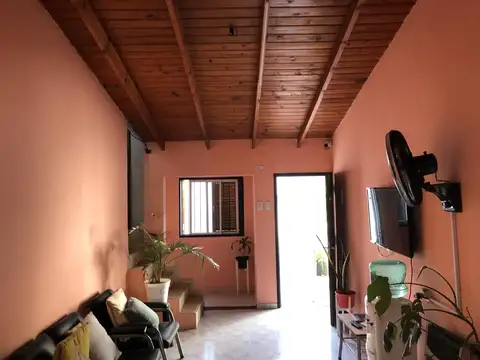 Casa 6 ambientes con 1 baño