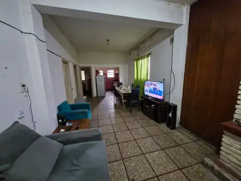 CASA 3 AMB. COCHERA.JARDIN. PATIO. CASEROS